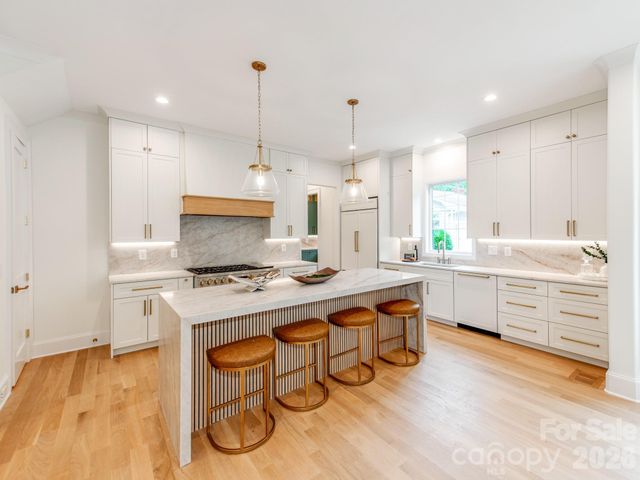 4627 Water Oak Road, Charlotte, NC 28211