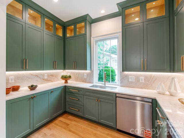 4627 Water Oak Road, Charlotte, NC 28211