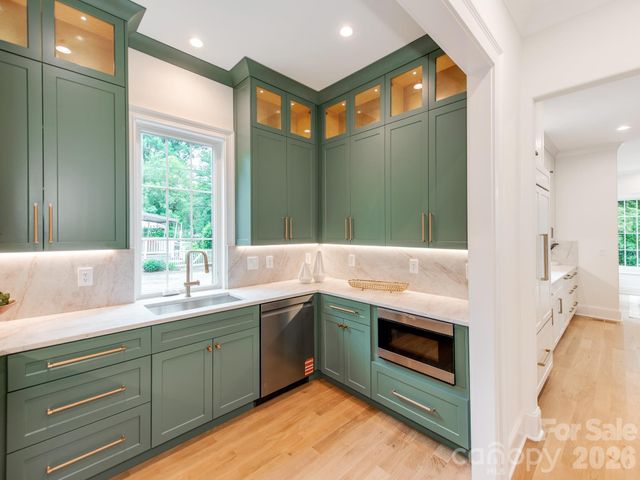 4627 Water Oak Road, Charlotte, NC 28211