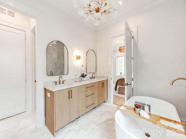 4627 Water Oak Road, Charlotte, NC 28211