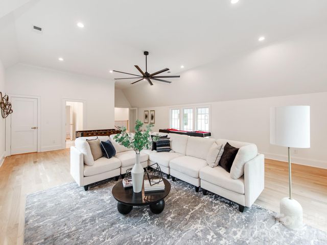 4627 Water Oak Road, Charlotte, NC 28211
