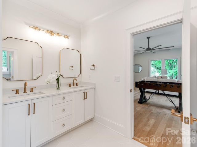4627 Water Oak Road, Charlotte, NC 28211