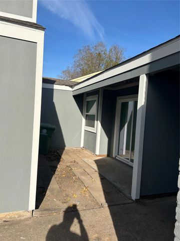 11719 Pender Lane, Houston, TX 77477