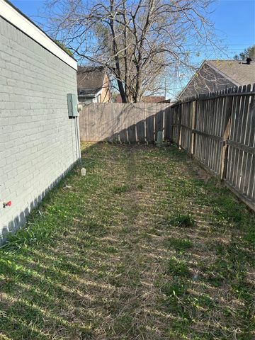 11719 Pender Lane, Houston, TX 77477