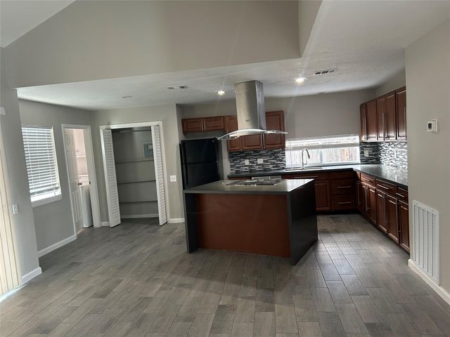 11719 Pender Lane, Houston, TX 77477