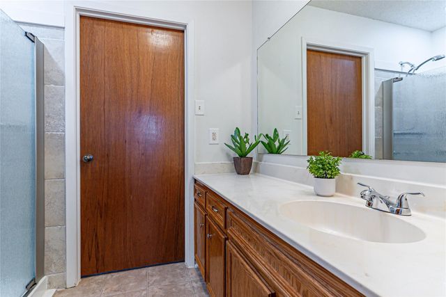 830 Live Oak TRL, Liberty Hill, TX 78642