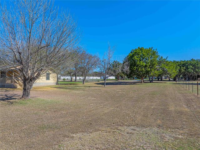 830 Live Oak TRL, Liberty Hill, TX 78642