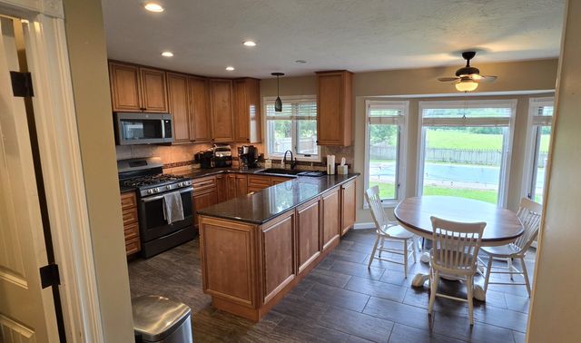 6863 W Cactus Street, Springfield, MO 65803