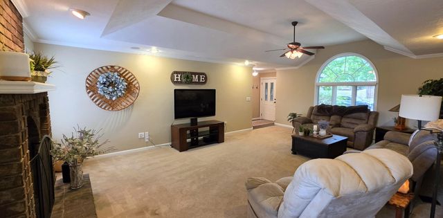 6863 W Cactus Street, Springfield, MO 65803