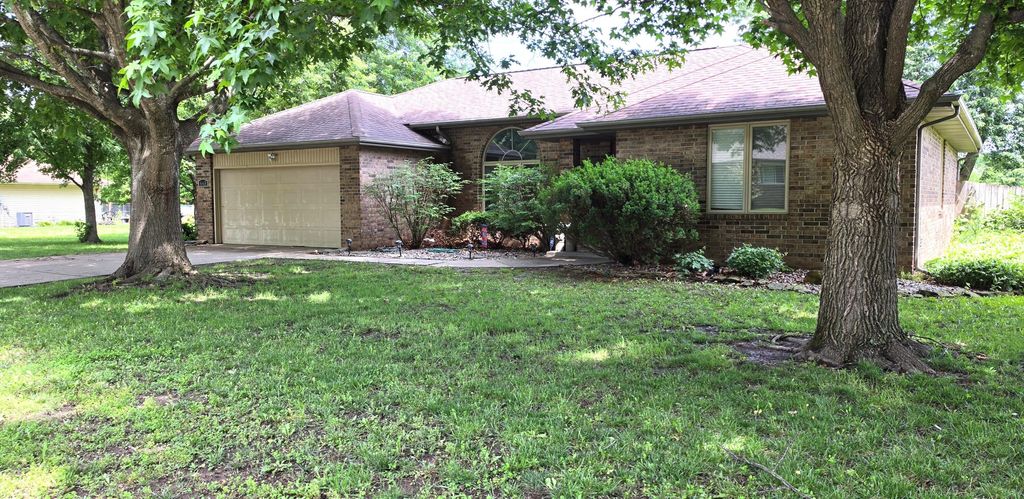6863 W Cactus Street, Springfield, MO 65803