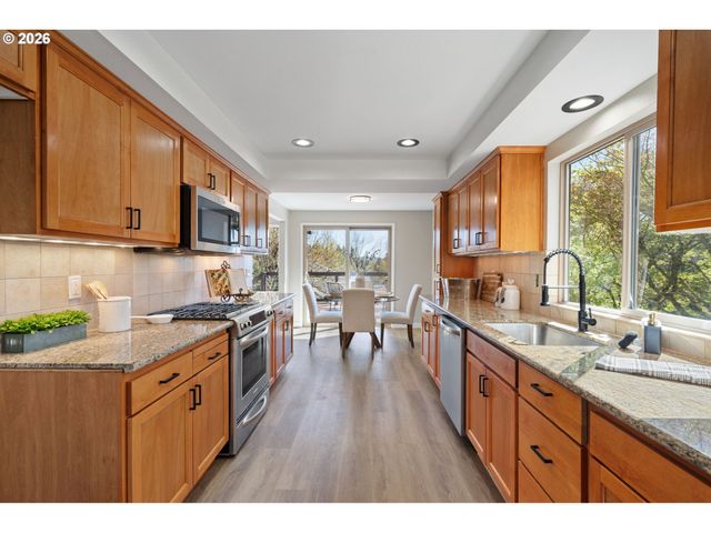 11830 Se HOBART Ct, Happy Valley, OR 97086