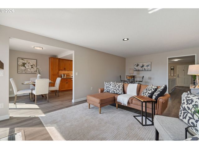 11830 Se HOBART Ct, Happy Valley, OR 97086