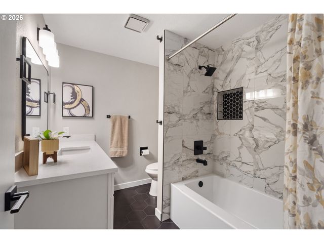 11830 Se HOBART Ct, Happy Valley, OR 97086