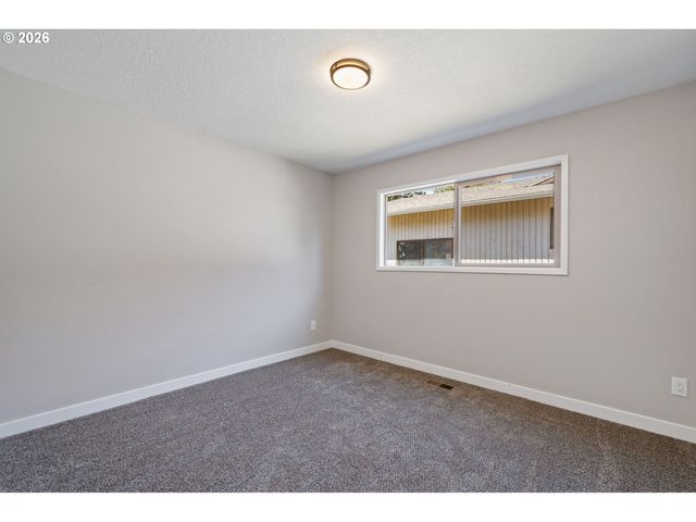 11830 Se HOBART Ct, Happy Valley, OR 97086