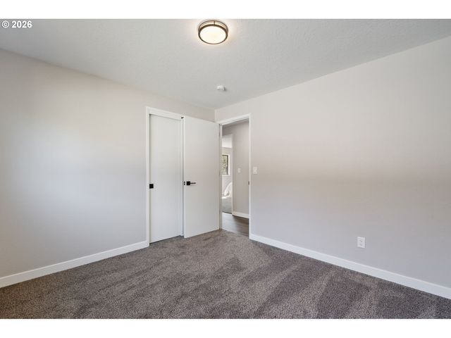 11830 Se HOBART Ct, Happy Valley, OR 97086