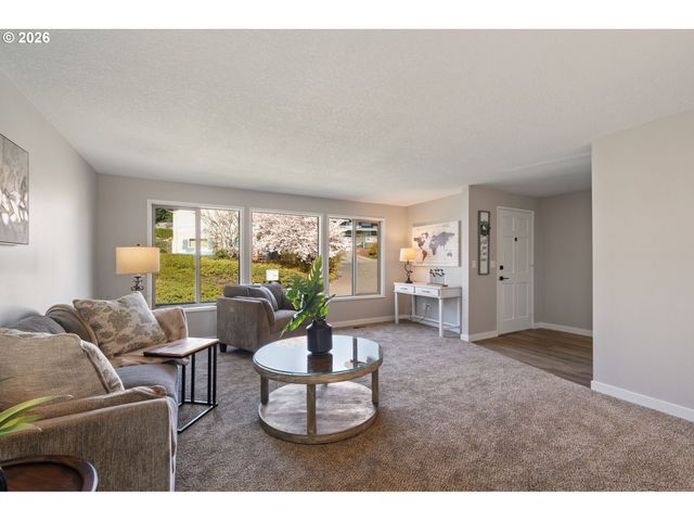 11830 Se HOBART Ct, Happy Valley, OR 97086