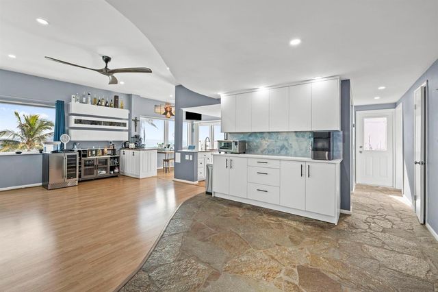 2201 N Surf Road, Hollywood, FL 33019
