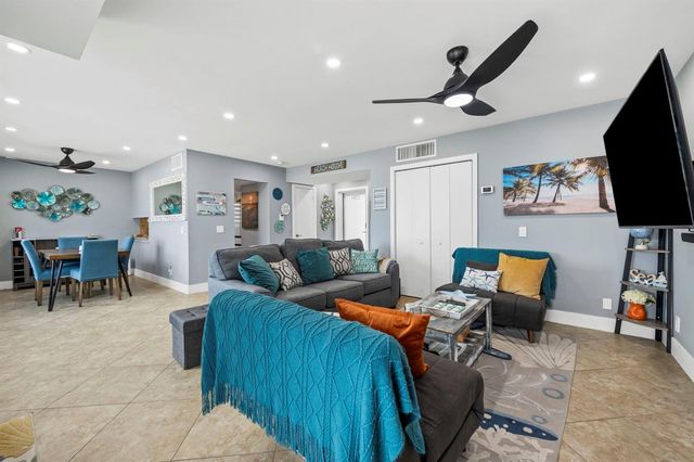 2201 N Surf Road, Hollywood, FL 33019