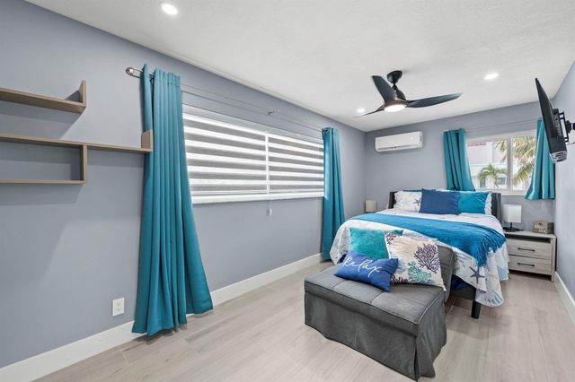 2201 N Surf Road, Hollywood, FL 33019