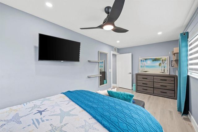 2201 N Surf Road, Hollywood, FL 33019