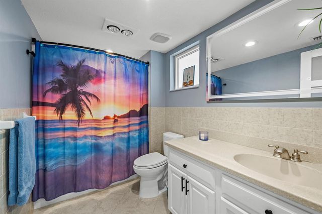 2201 N Surf Road, Hollywood, FL 33019