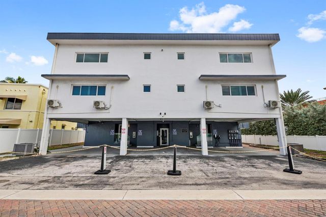 2201 N Surf Road, Hollywood, FL 33019