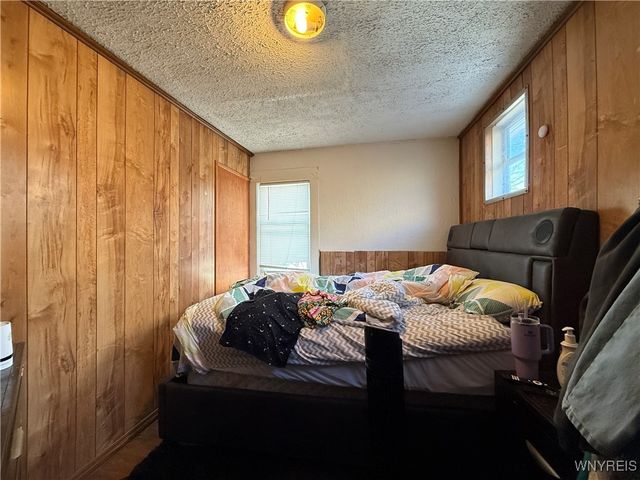 32 Roslyn Street, Buffalo, NY 14211