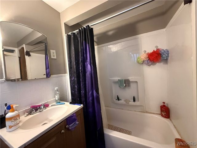 32 Roslyn Street, Buffalo, NY 14211