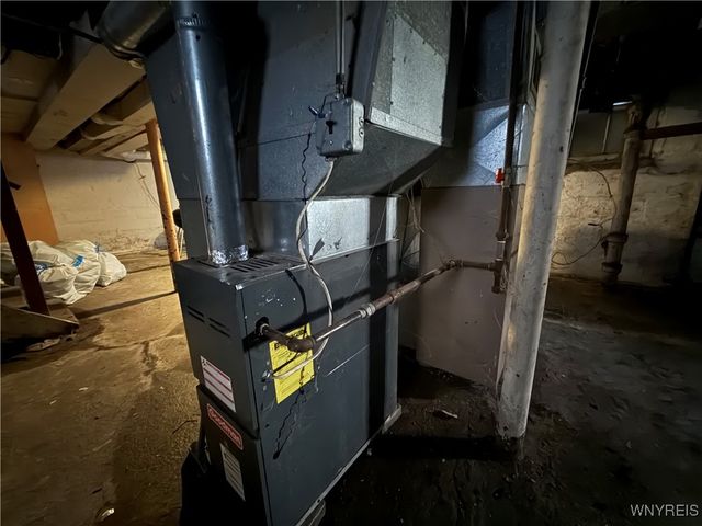 32 Roslyn Street, Buffalo, NY 14211