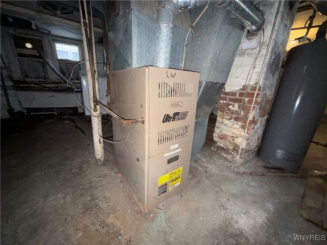 32 Roslyn Street, Buffalo, NY 14211