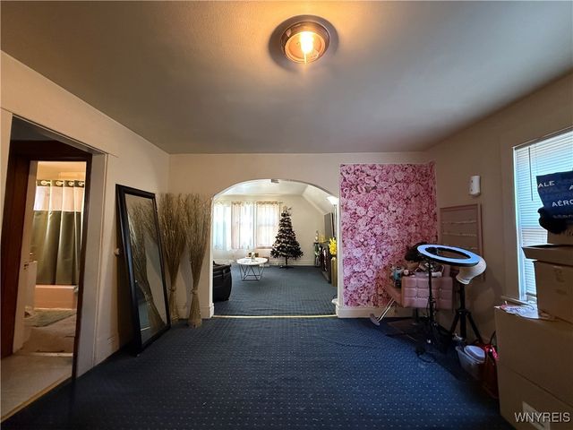 32 Roslyn Street, Buffalo, NY 14211