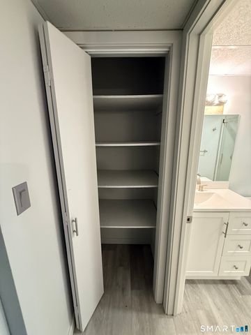 388 South Main Street 23, Seymour, CT 06483