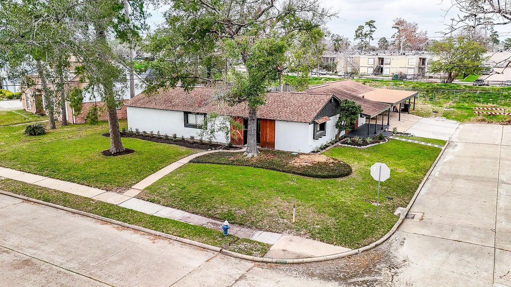 6002 Greenmont Drive, Houston, TX 77092