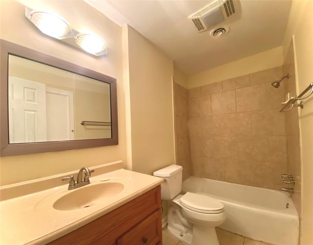 5114 Stillbrooke Dr, Houston, TX 77035