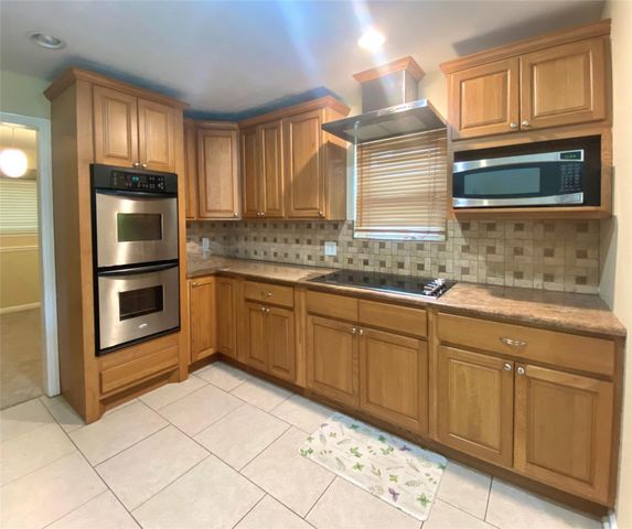 5114 Stillbrooke Dr, Houston, TX 77035