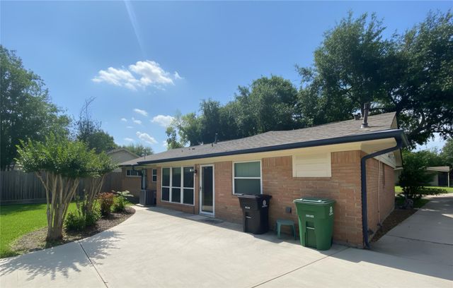 5114 Stillbrooke Dr, Houston, TX 77035