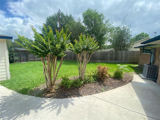 5114 Stillbrooke Dr, Houston, TX 77035