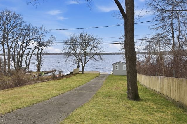 16 Norfolk St., Lakeville, MA 02347