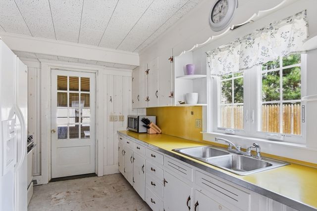 16 Norfolk St., Lakeville, MA 02347