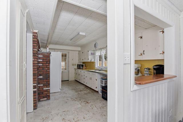 16 Norfolk St., Lakeville, MA 02347