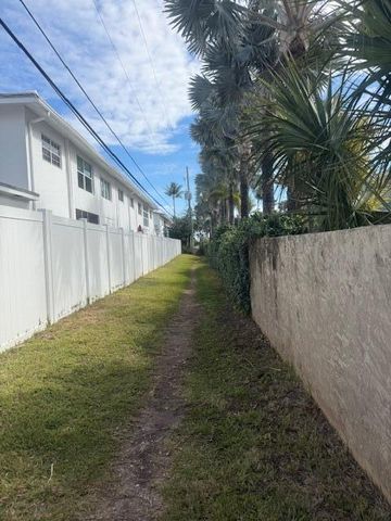 5520 N Ocean Boulevard 111, Ocean Ridge, FL 33435