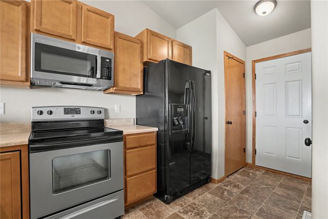 1221 Prairie Rose Drive SW, Cedar Rapids, IA 52404
