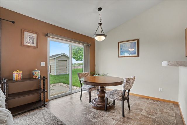 1221 Prairie Rose Drive SW, Cedar Rapids, IA 52404