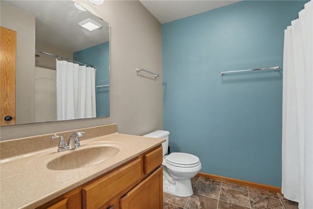 1221 Prairie Rose Drive SW, Cedar Rapids, IA 52404