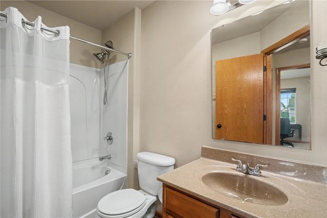 1221 Prairie Rose Drive SW, Cedar Rapids, IA 52404