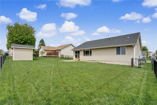 1221 Prairie Rose Drive SW, Cedar Rapids, IA 52404