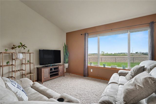 1221 Prairie Rose Drive SW, Cedar Rapids, IA 52404
