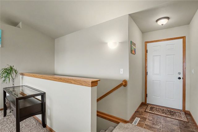 1221 Prairie Rose Drive SW, Cedar Rapids, IA 52404