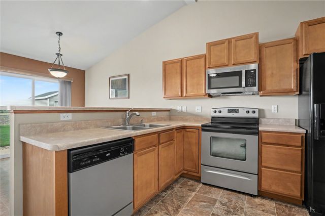 1221 Prairie Rose Drive SW, Cedar Rapids, IA 52404