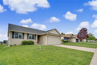 1221 Prairie Rose Drive SW, Cedar Rapids, IA 52404